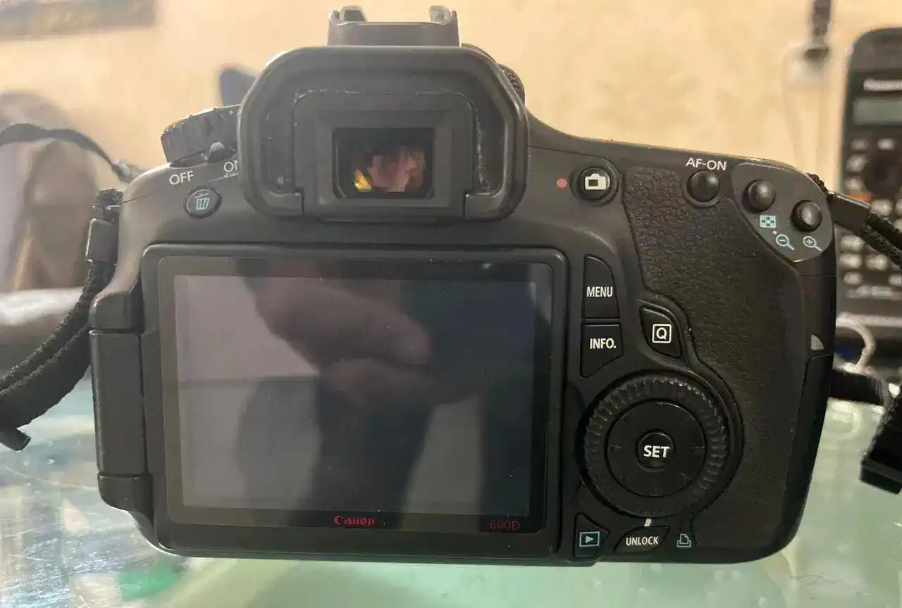 دوربین 60D کنون Canon همراه با لنز 18-135 دست دو