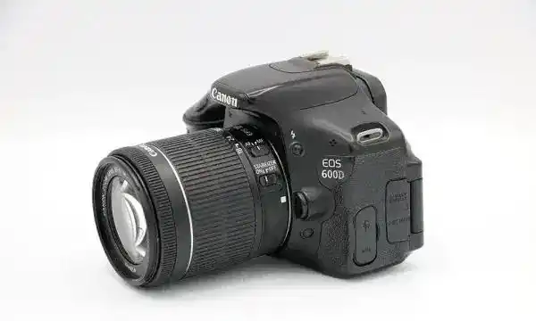 دوربین عکاسی Canon 600D به همراه لنز 18-55 دست دو