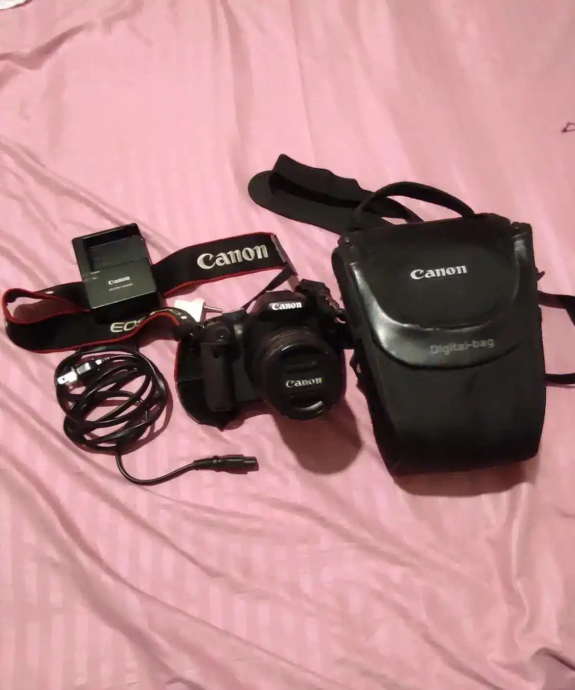 فروش دوربین عکاسی حرفه ایی کانن eos 550 d دست دو