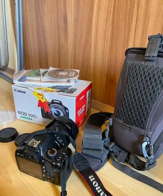 دورربین Canon 550 D با لوازم جانبی دست دو