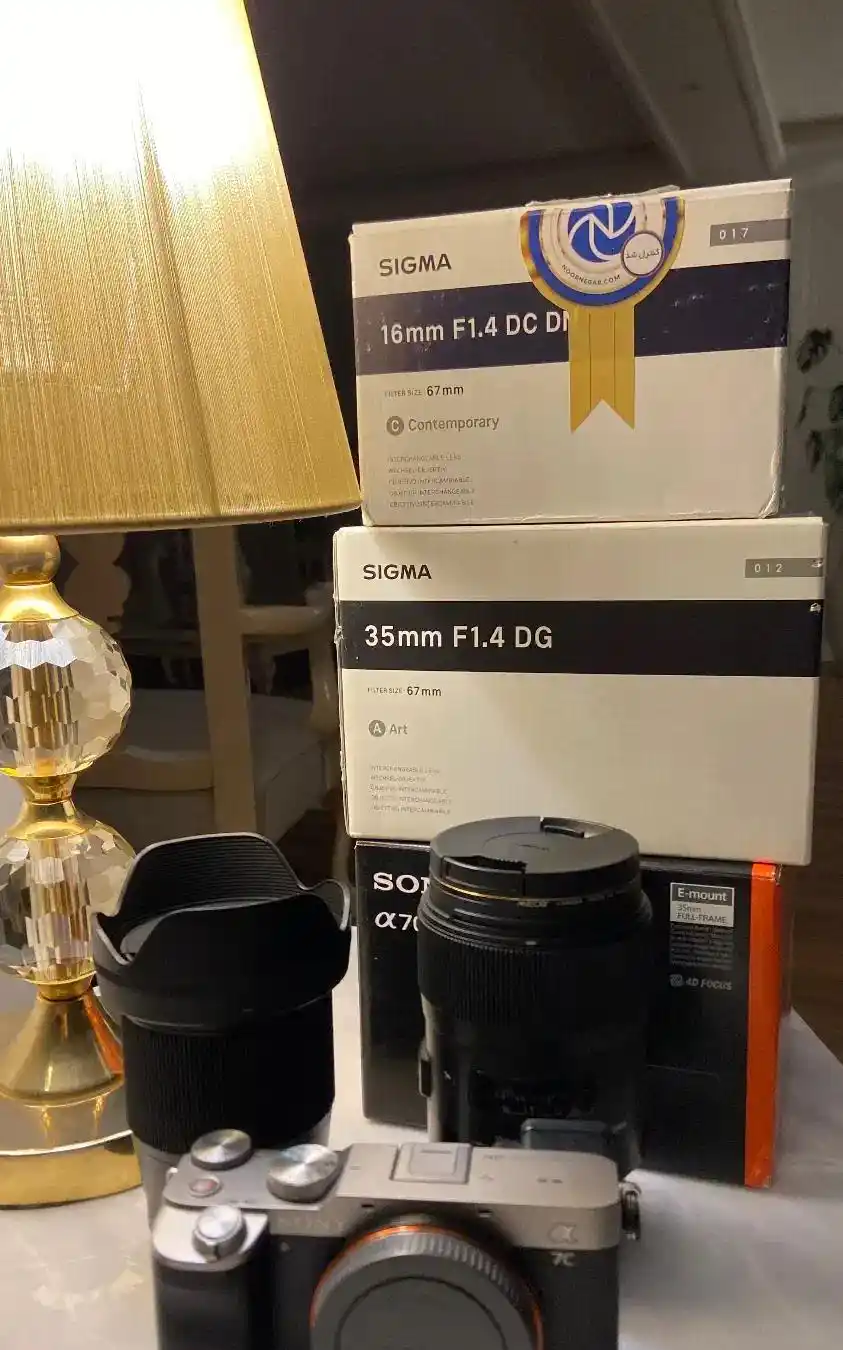 دوربین سونی a7C سیلور/لنز سیگما ۱۶ /لنز سیگما ۳۵ دست دو