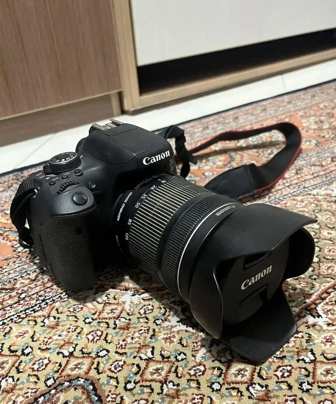 دوربین canon مدل 750D با لنز 135-18 دست دو