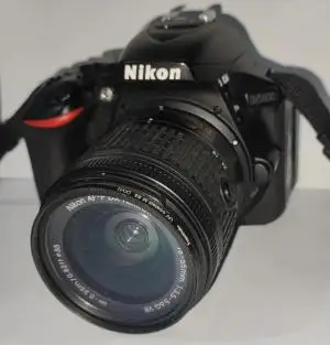 نیکون D5600 با لنز 18-140 کارکرد صفر دست دوم