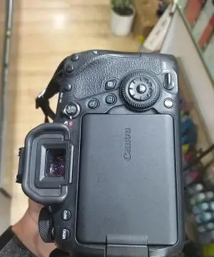دوربین تمیز canon 6D mark II دست دوم