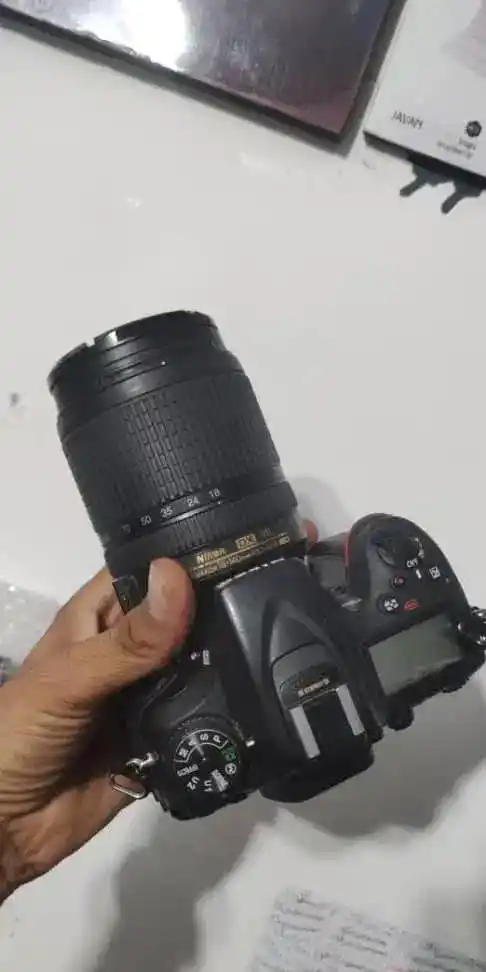 نیکون 7100 دست دو