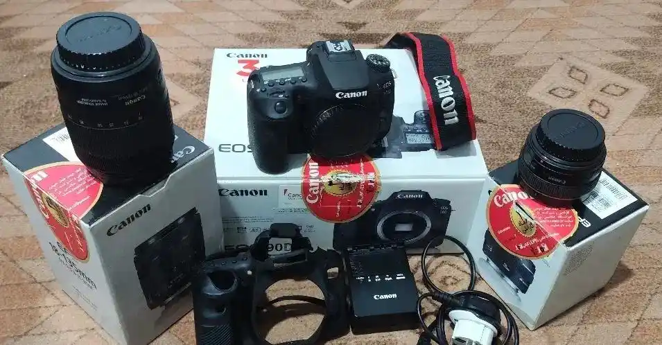 دوربین 90 دی با دو لنز 18-135 و 50m f1.4 دست دو