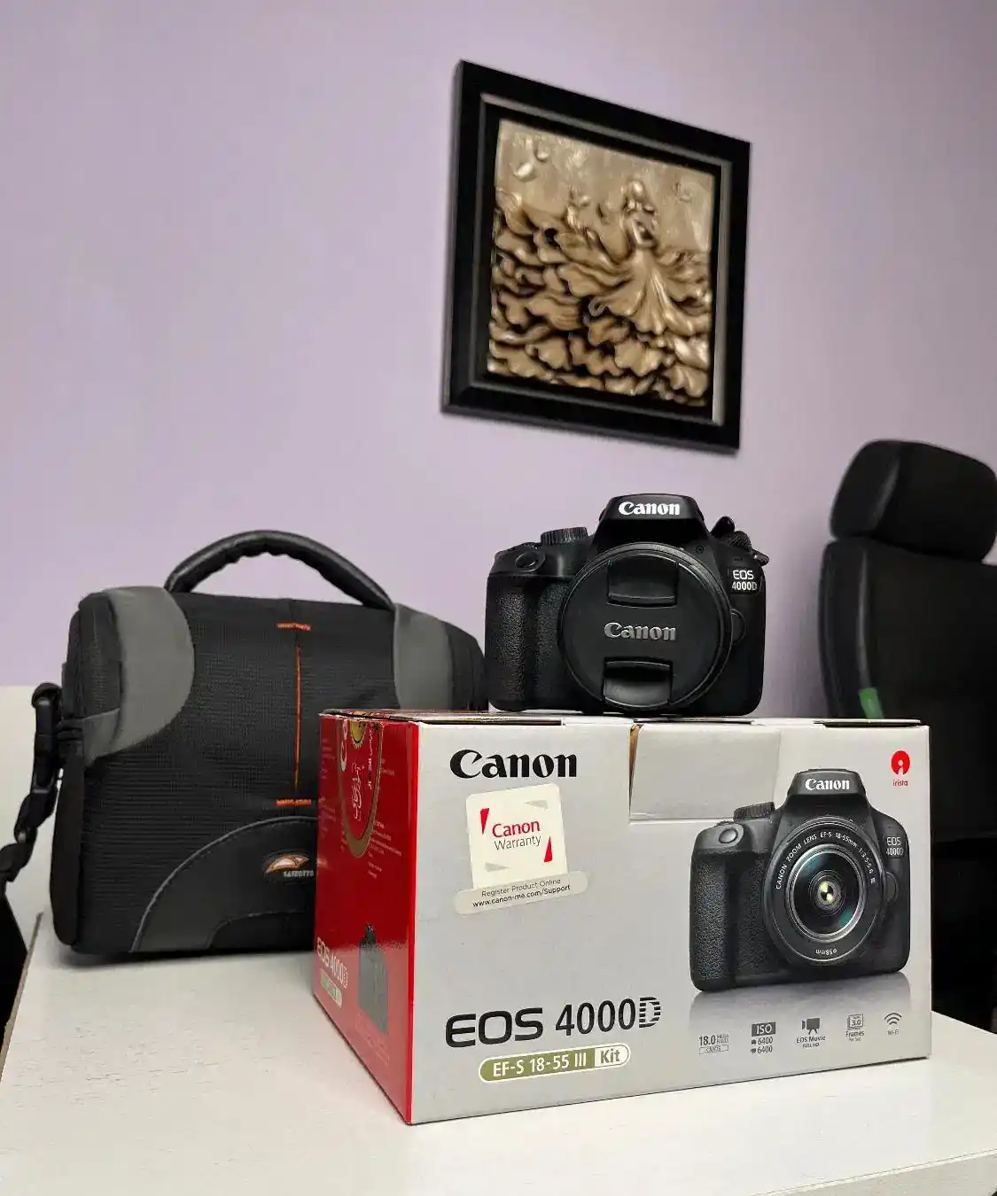 دوربین دیجیتال کانن 4000D با لنز EF-S 18-55mm III دست دو