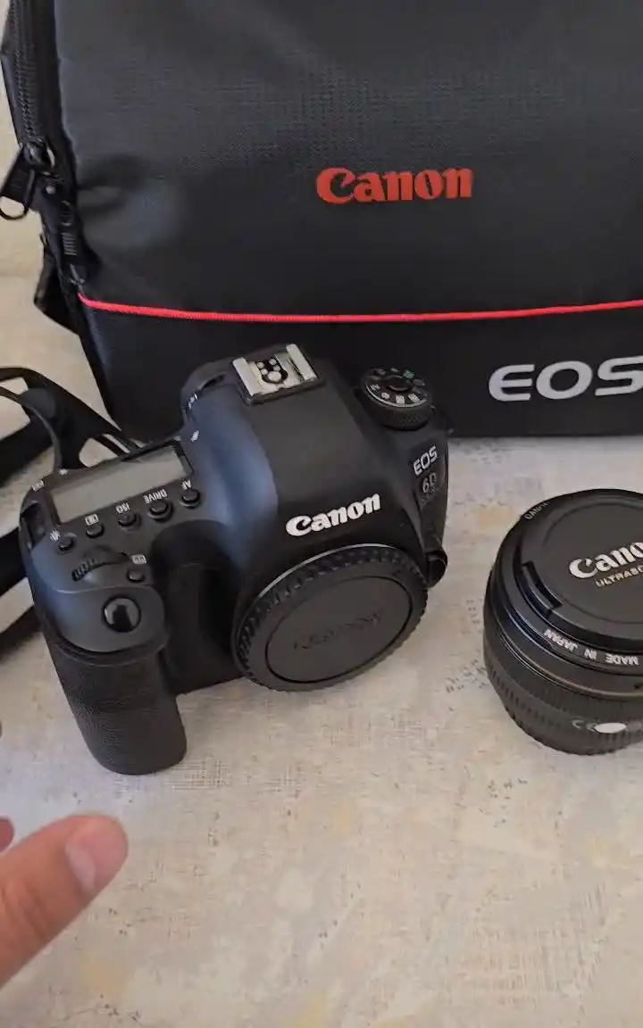 دوربین عکاسی 6D مارک ۲ با لنز 24-105 دست دو