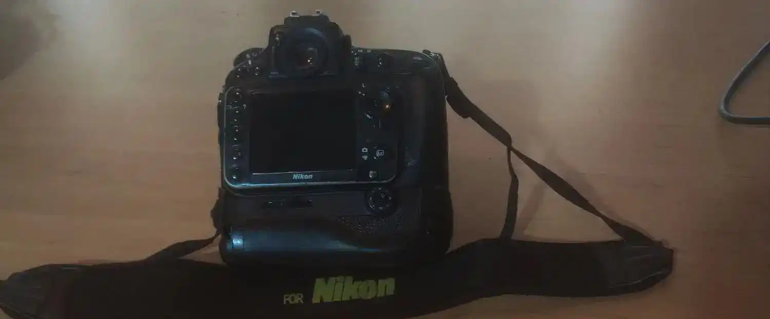 دوربین نیکون 800d دست دو