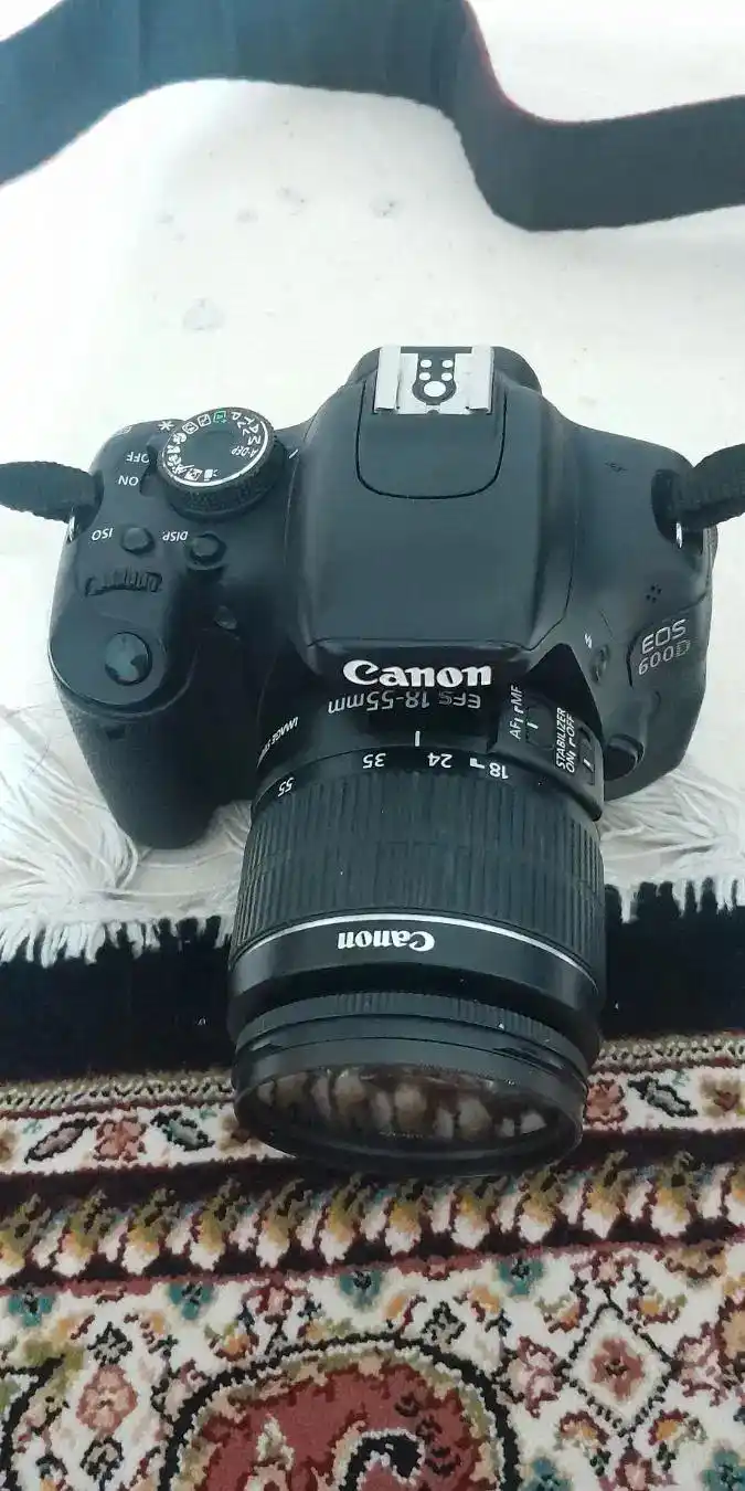 دوربین کانن ۶۰۰ دی دست دو