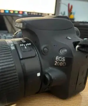 Canon 200 d 18-55 دست دوم