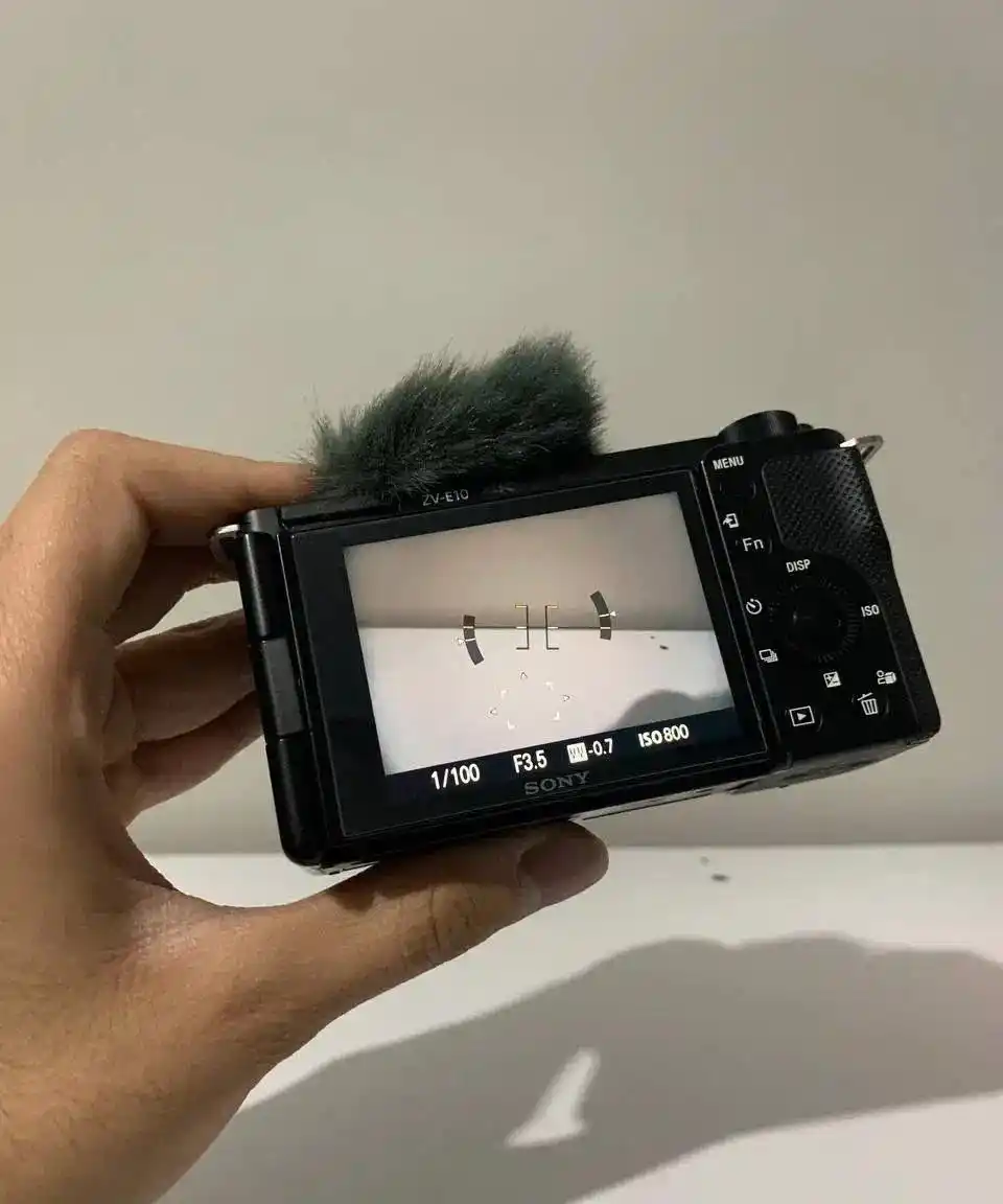 دوربین سونی zv-e10 دست دو