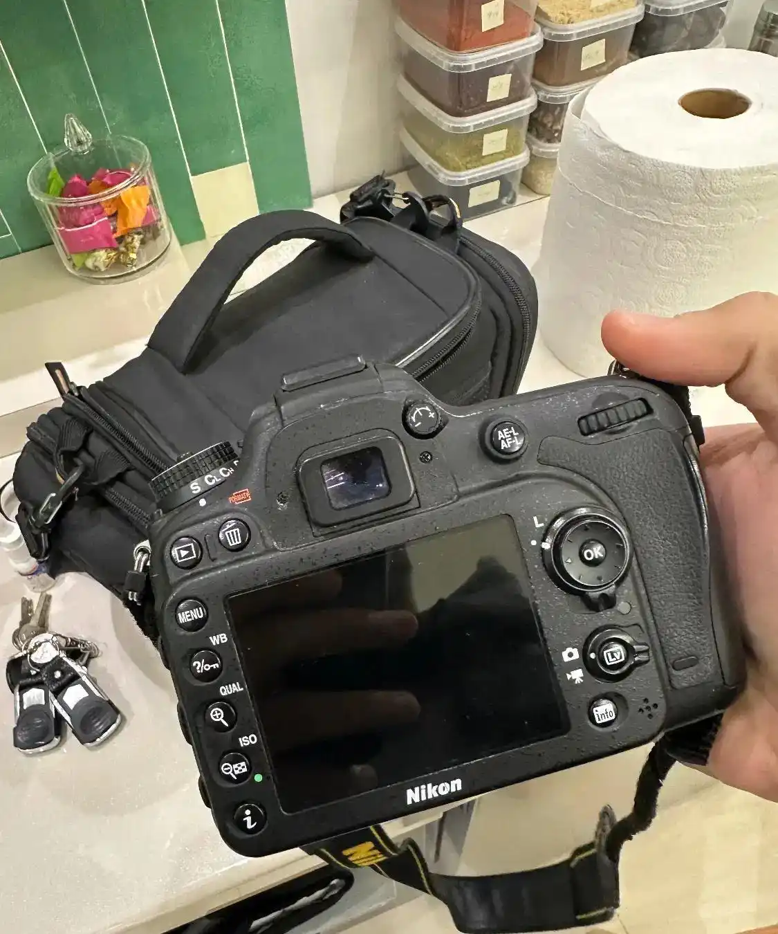 دوربین Nikon D7100 دست دو