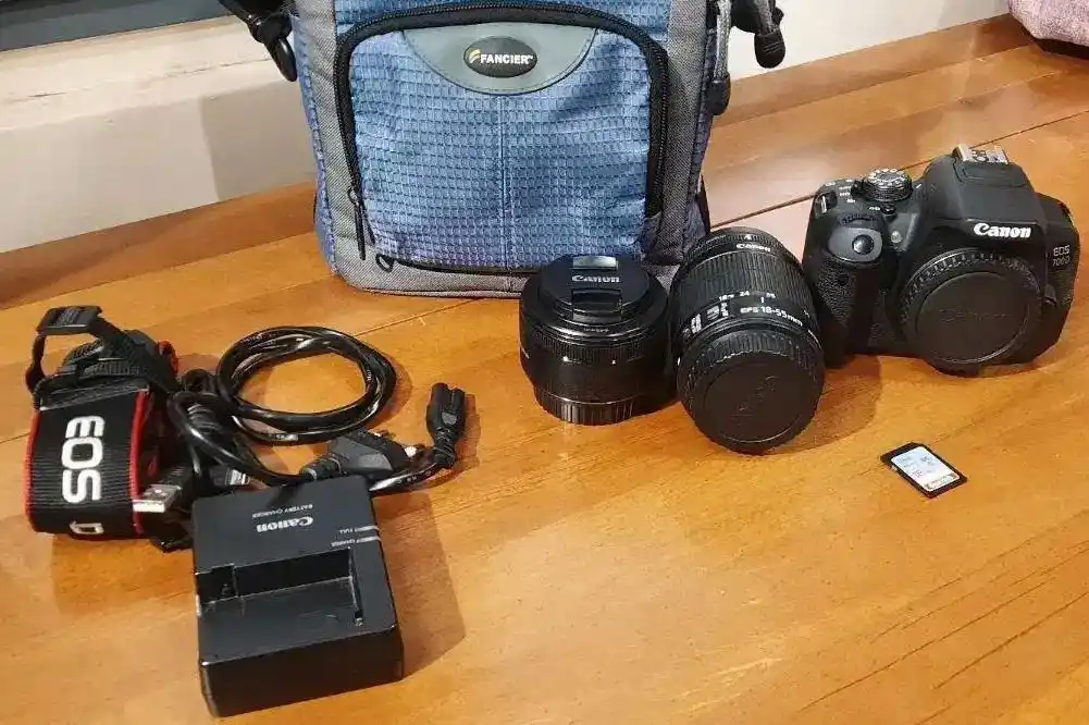 دوربین  canon 700D با  دو لنز  1.8 و  ۵۵-۱۸ دست دو