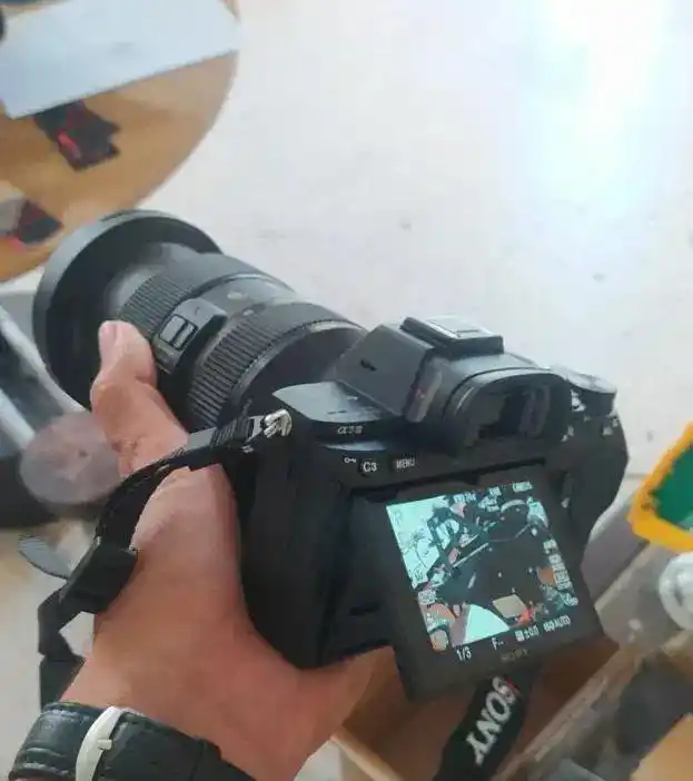 دوربین سونی آلفا سون تری با لنز سیگما 24-70 دست دو