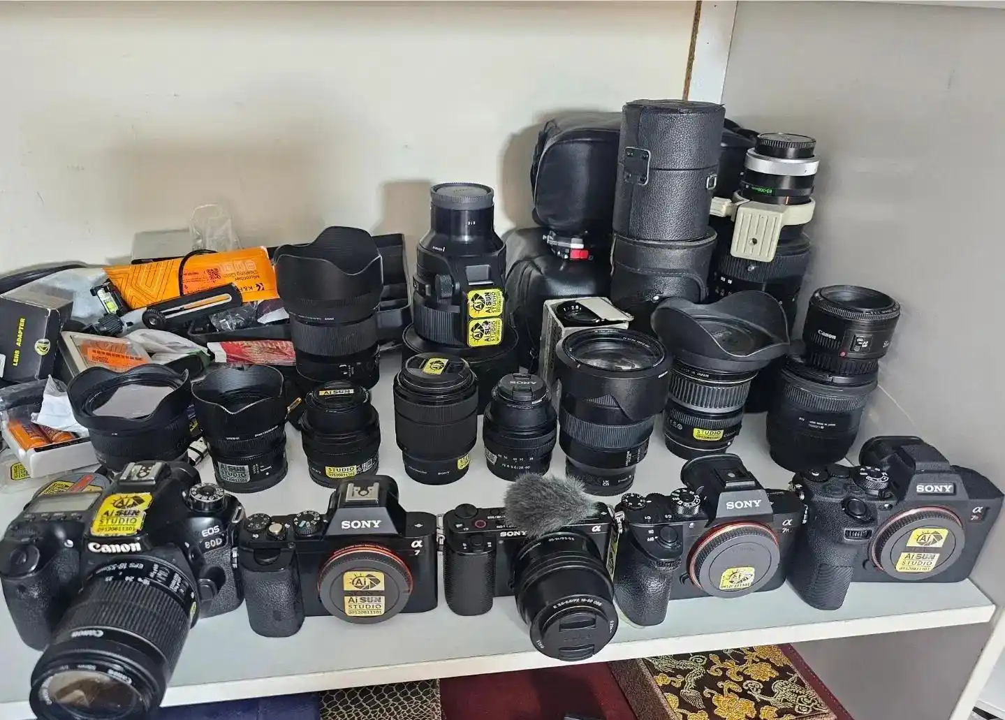 دوربین سونی A7R3 و A7 و Zve10 و 80d دست دو