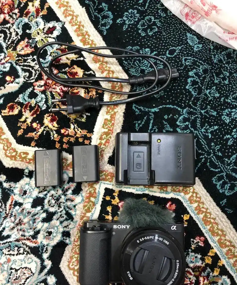 دوربین sony zv-e10 دست دو
