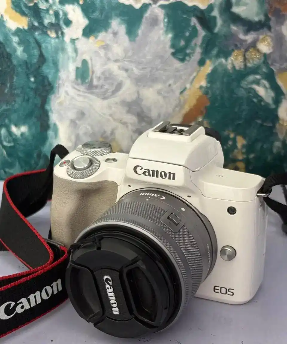 دوربین canon M50 دست دو