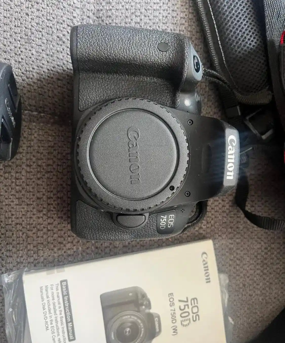 دوربین 750D کنون در حد نو زیر70 شات عکسبرداری شده دست دو