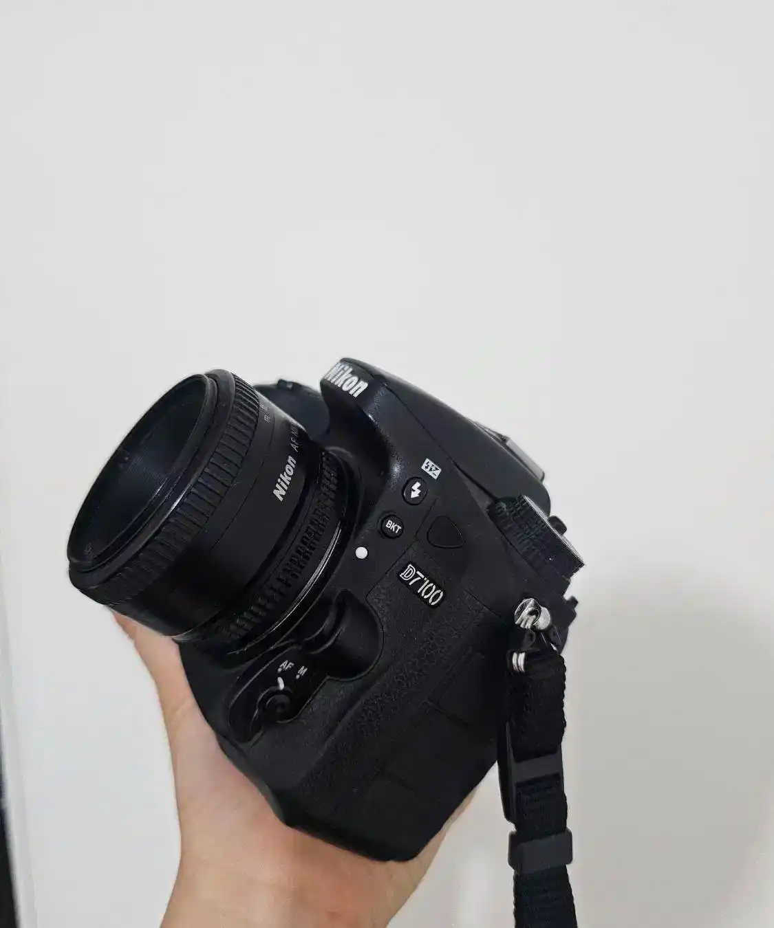 دوربین نیکون d7100 بسیار کم کار دست دو