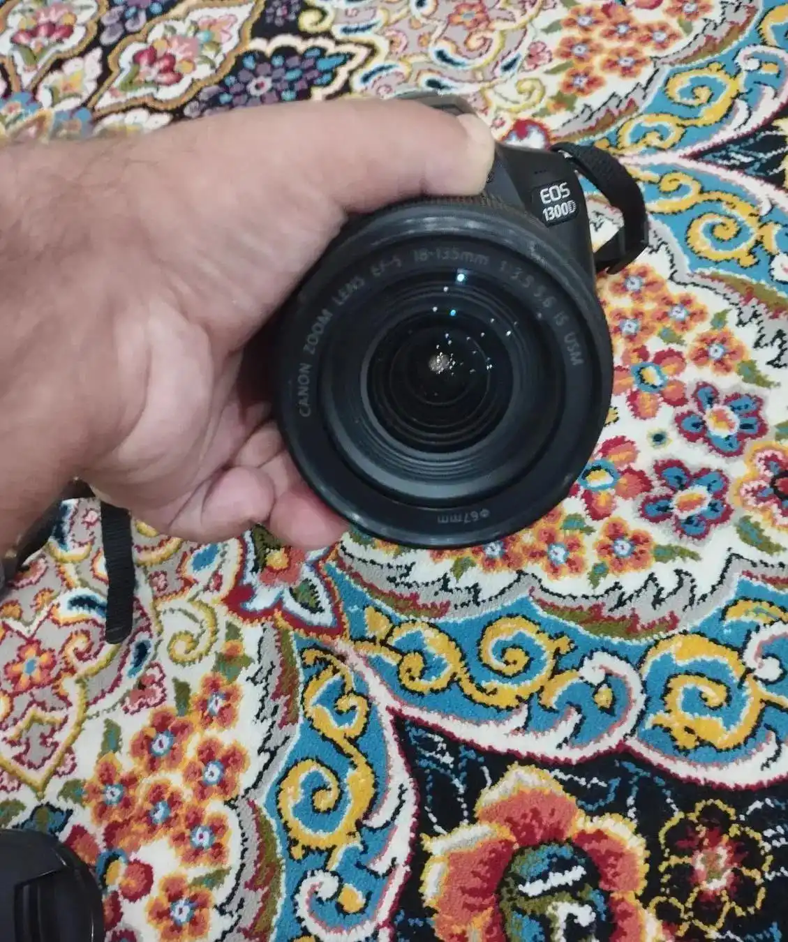 یک عدد دوربین canon1300Dبه فروش می‌رسد دست دو