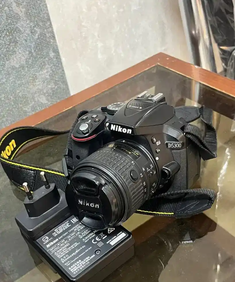 دوربین نیکون D5300 دست دو