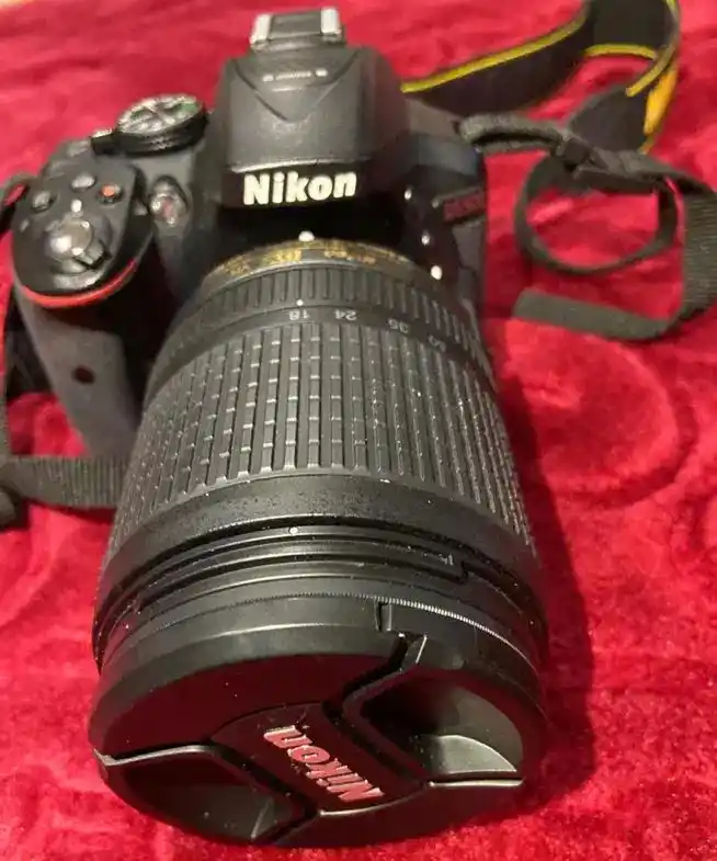دوربین D5300 نیکون دست دو