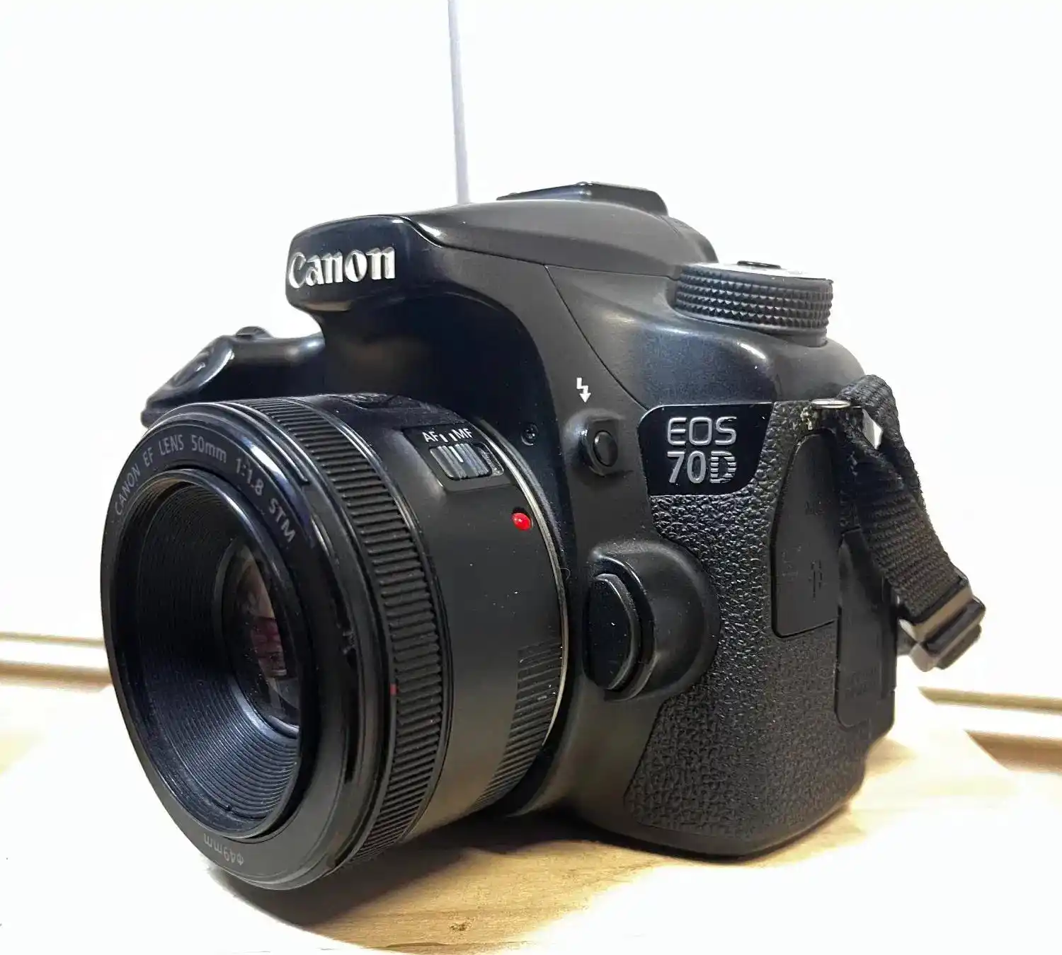 canon 70D دوربین عکاسی دست دو