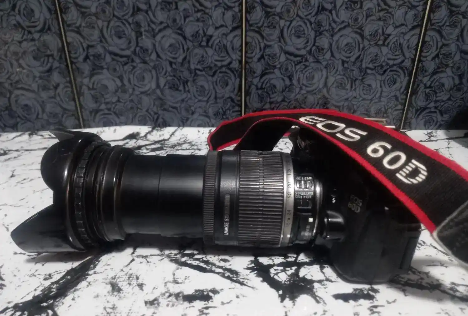 دوربین ۶۰ دی به همراه لنز ۱۸.۲۰۰ دست دو