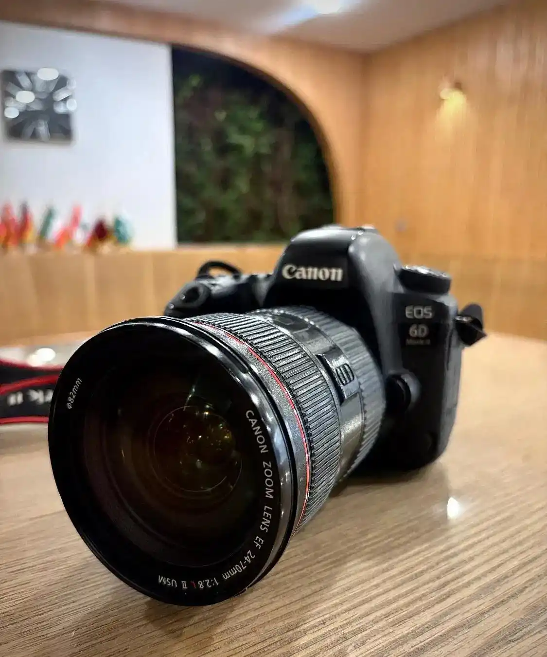 فروش دوربین عکاسی فول‌فریم همراه با لنز دست دو