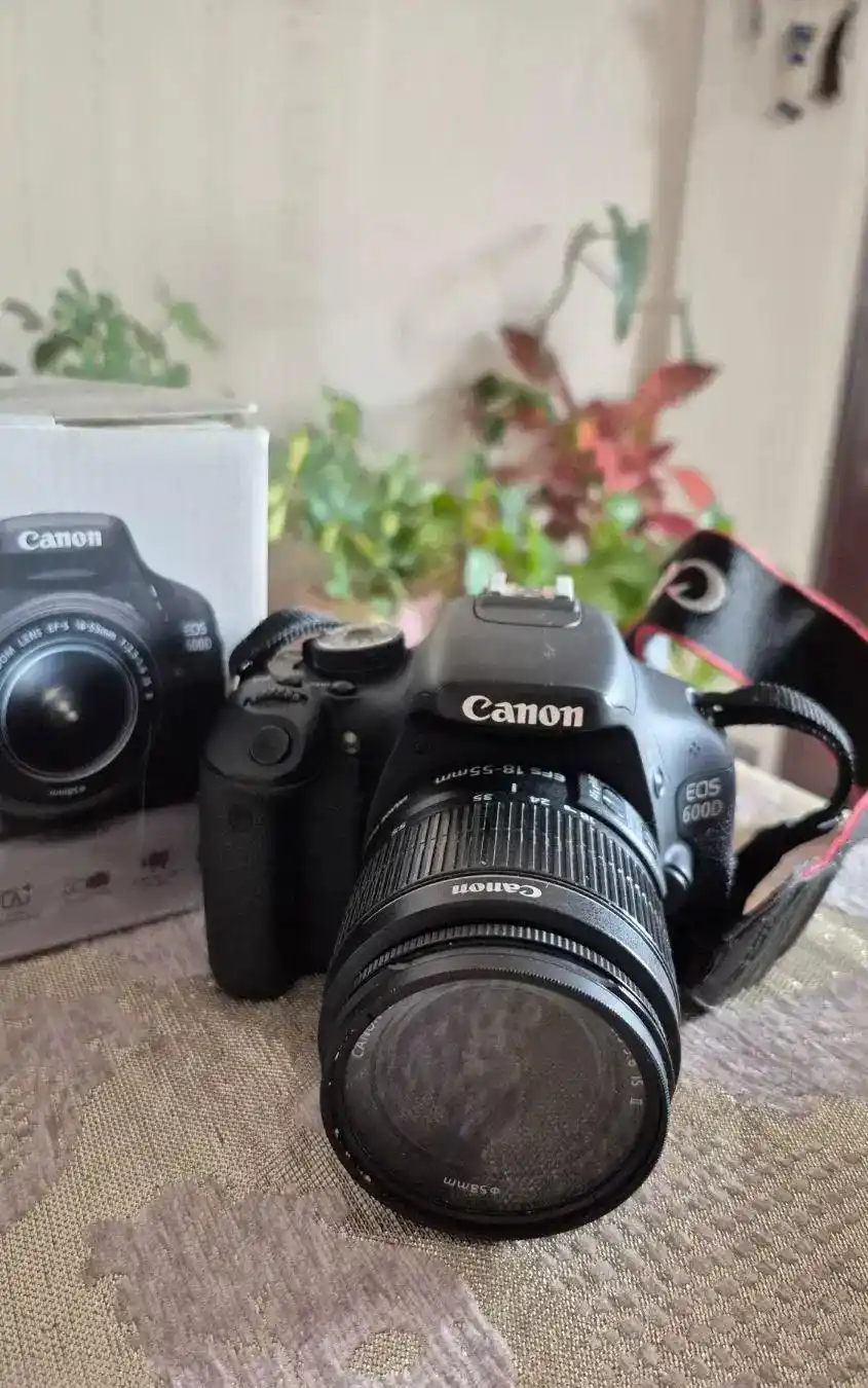 دوربین کانن نو نو مدل ۶۰۰ دی دست دو