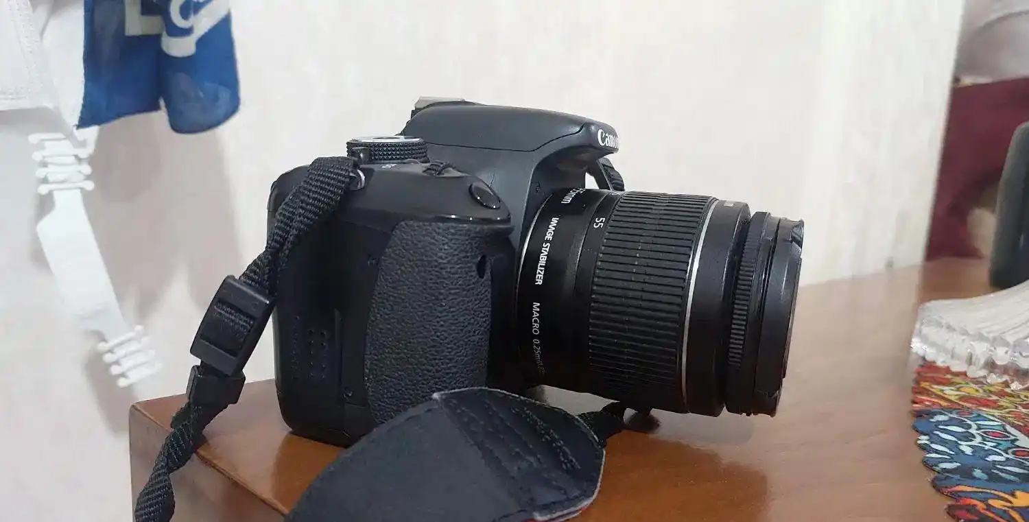 600d canon دست دو