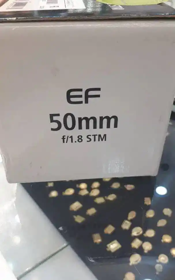 Canon EOS 850D دوربین دست دو