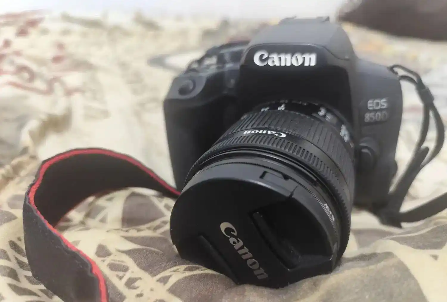 دوربین 850D دست دو