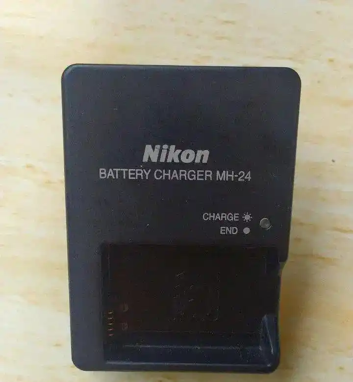 فروش دوربین حرفه‌ای Nikon D5300 + لوازم کامل دست دو