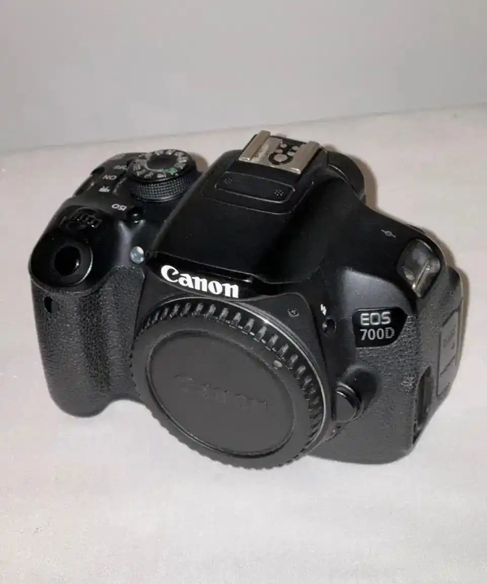 Canon700D دست دو