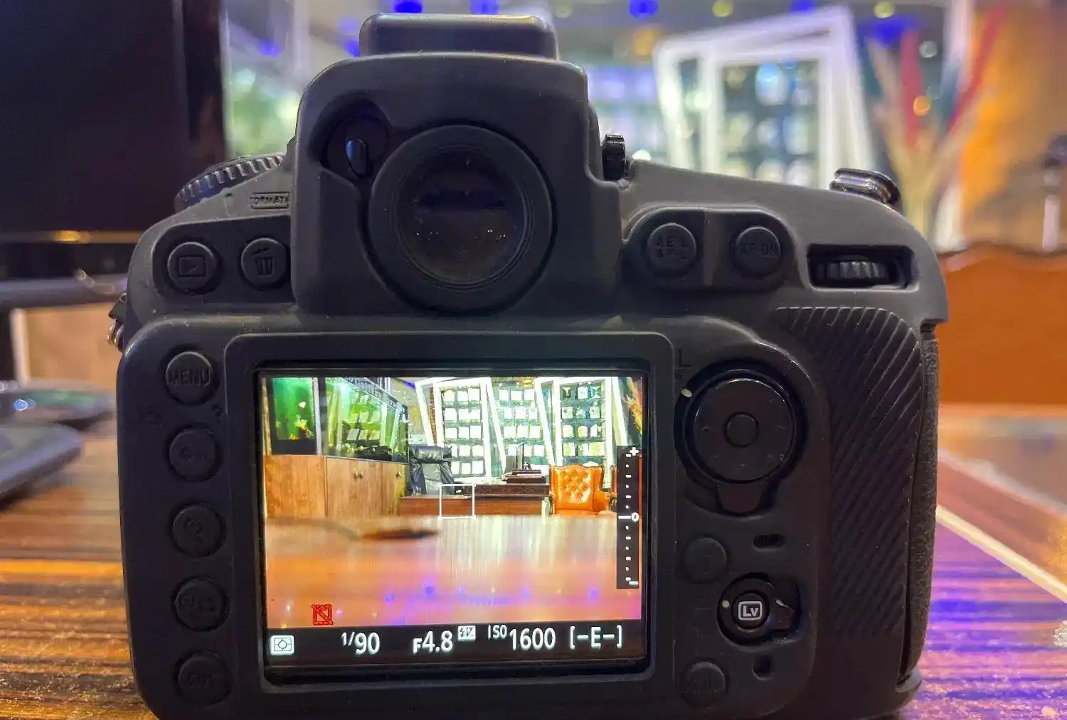 دوربین نیکون d810 با لنز ۲۴ ۱۲۰ دست دو