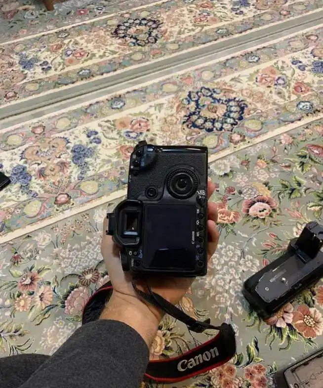 دوربین کنون 50D دست دو