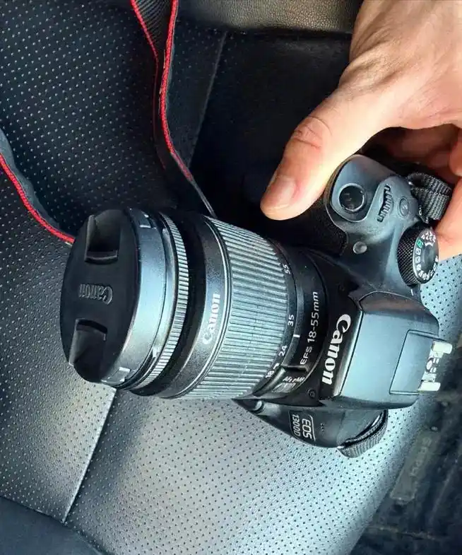 Canon 1300D دست دو