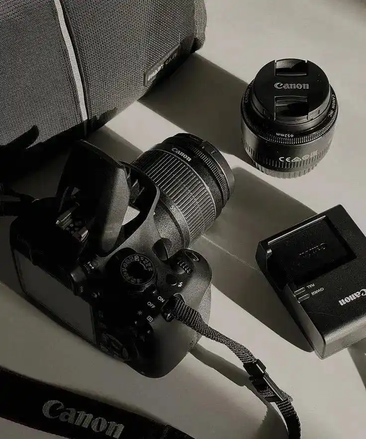 دوربین عکاسی کنون ۶۰۰d حرفه ای دست دو