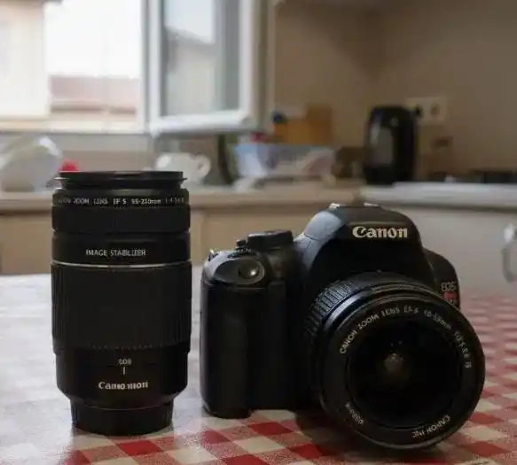 دوربین حرفه ای کانن D550 550D دست دو