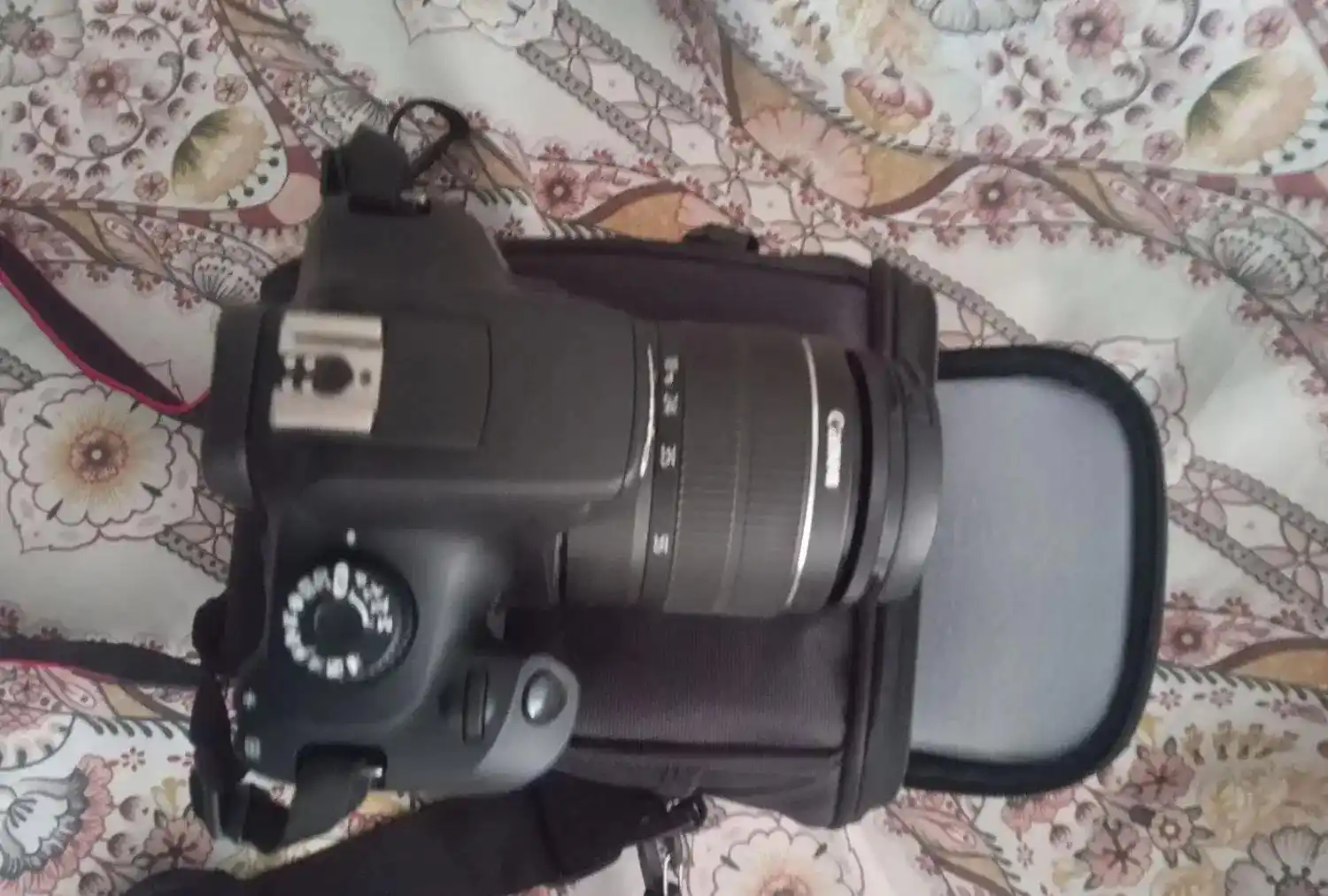 دوربین D4000 دست دو