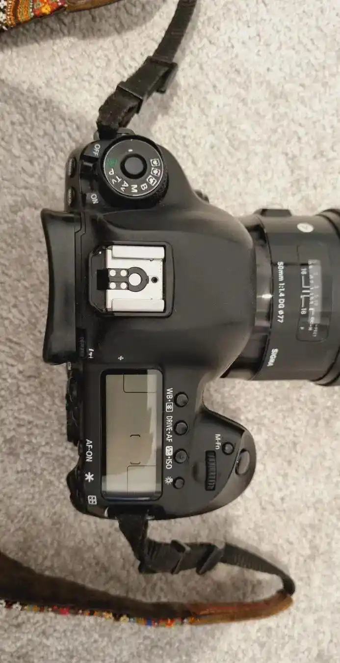 دوربین عکاسی و فیلم برداریcanon 5d IV دست دو