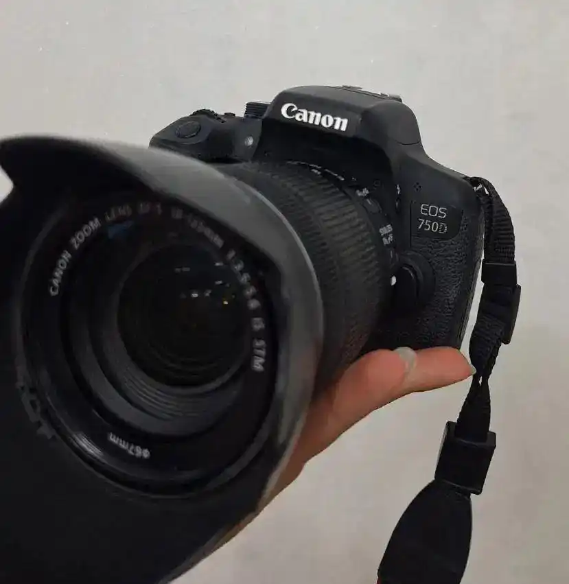 canon750D دست دو