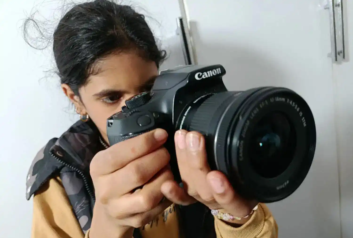 دوربین عکاسی و فیلم برداری دست دو