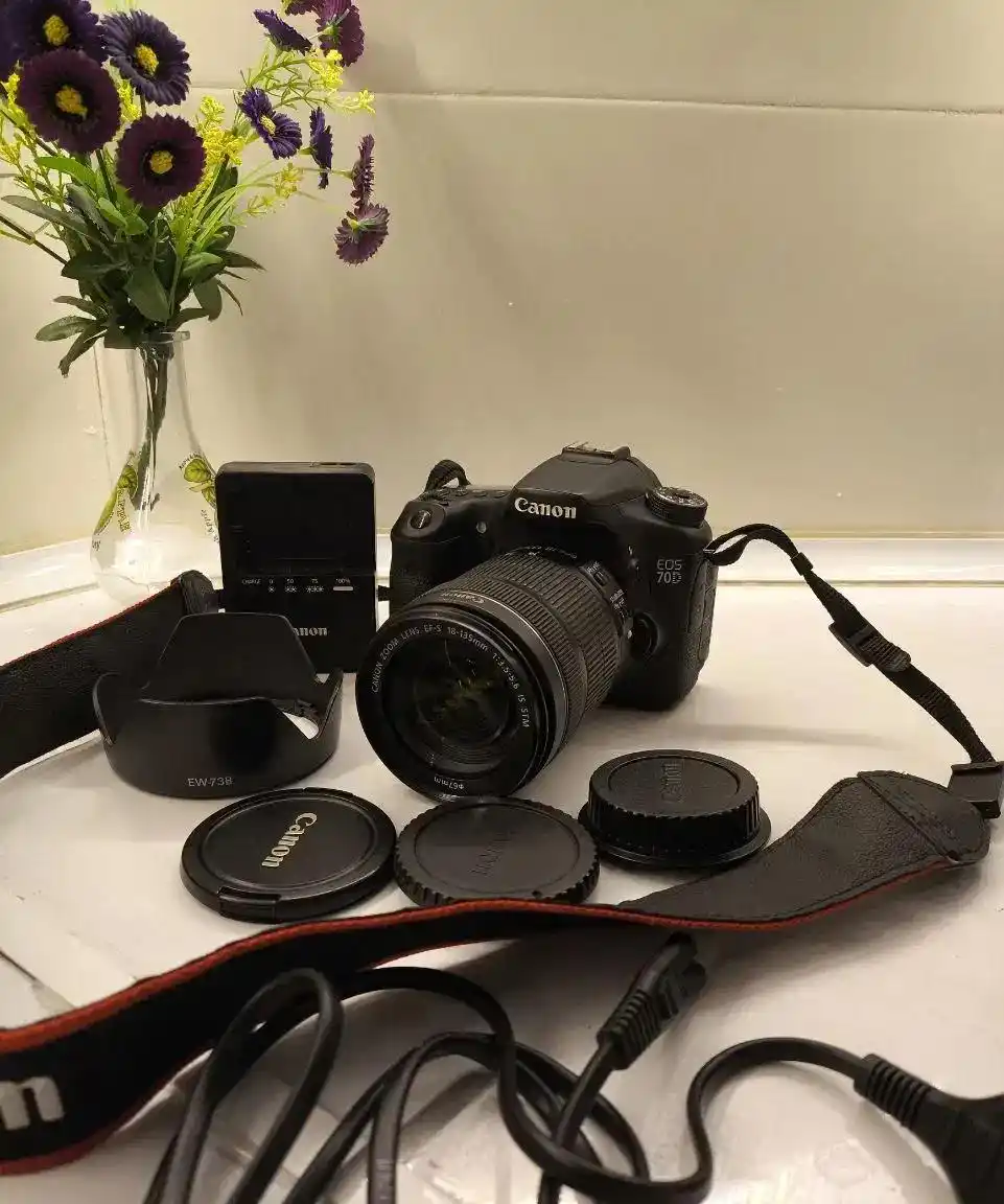 فروش دوربین کنون 70D با لنز و لوازم کامل دست دو