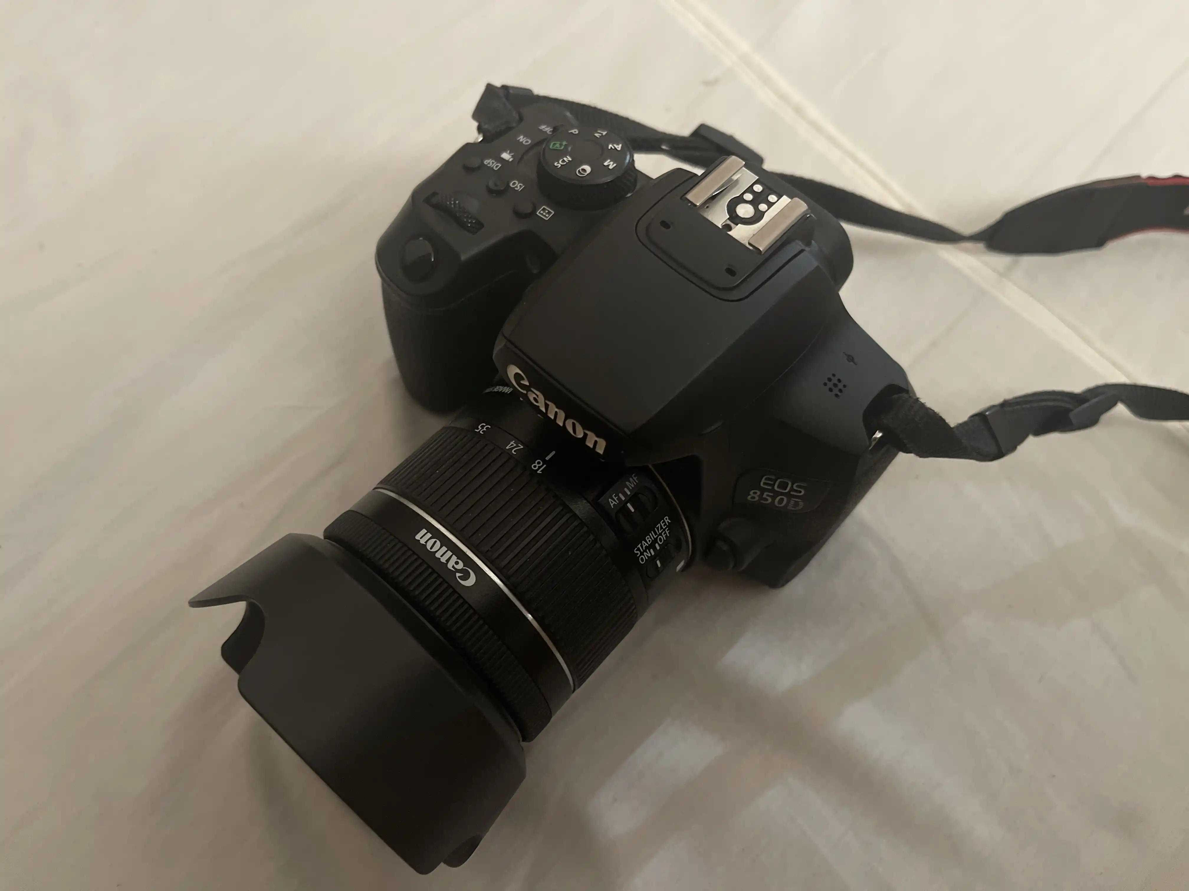 دوربین کانن 850D با لنز 18-55 دست دو