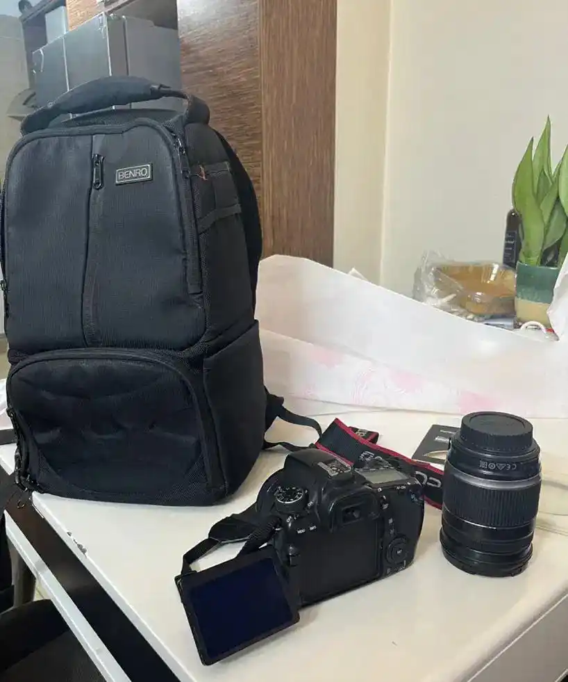 دوربین کانن 70D با لنز ۱۸-۲۰۰ و کیف و پایه دست دو