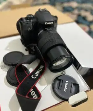 دوربین کانن 850D با لنز 18-55 دست دوم