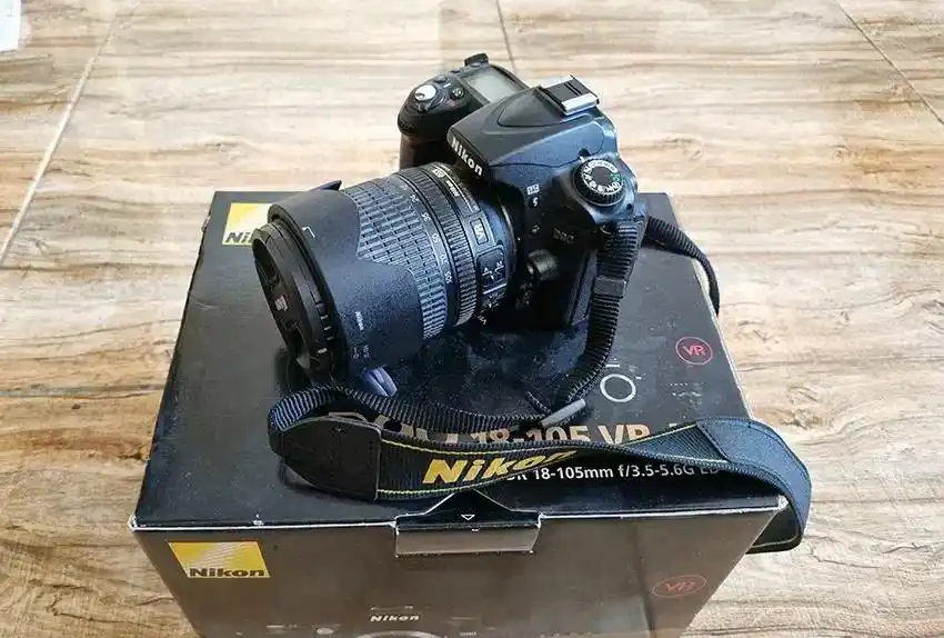 دوربین عکاسی نیکون d90 با لنز زوم 18- 105 vr دست دو